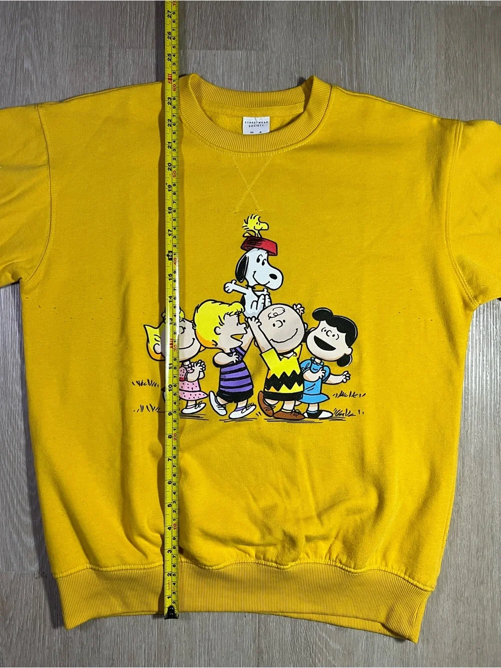 Yellow Peanuts Graphic Crewneck Sweatshirt Cozy Retro Classic - Picture 8 of 9